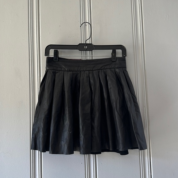 Alice + Olivia Dresses & Skirts - Alice and Olivia Classic Faux Leather Mini Skirt